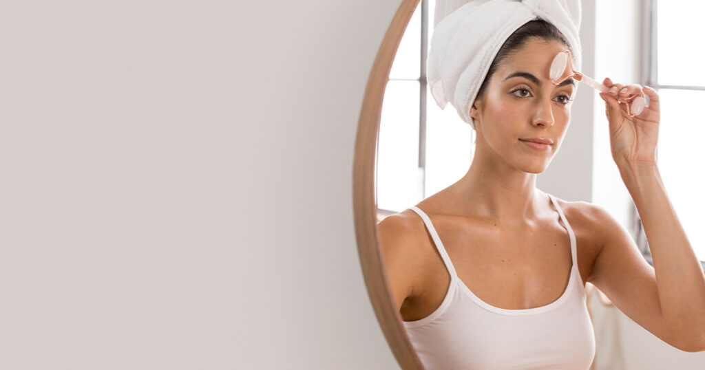 capa-jovem-mulher-mercado-de-cosmeticos-feira-shop